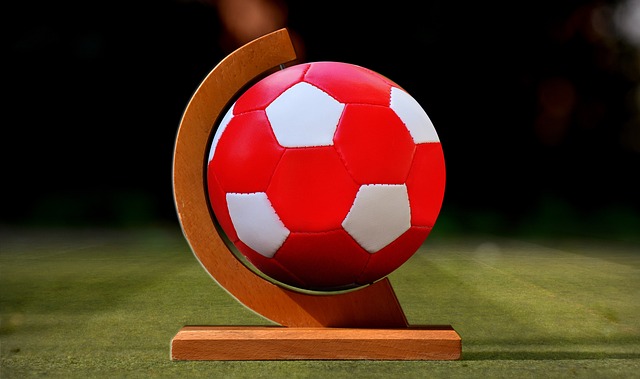 米兰3-2逆转帕尔马 赖因德斯丘库埃泽补时建功.